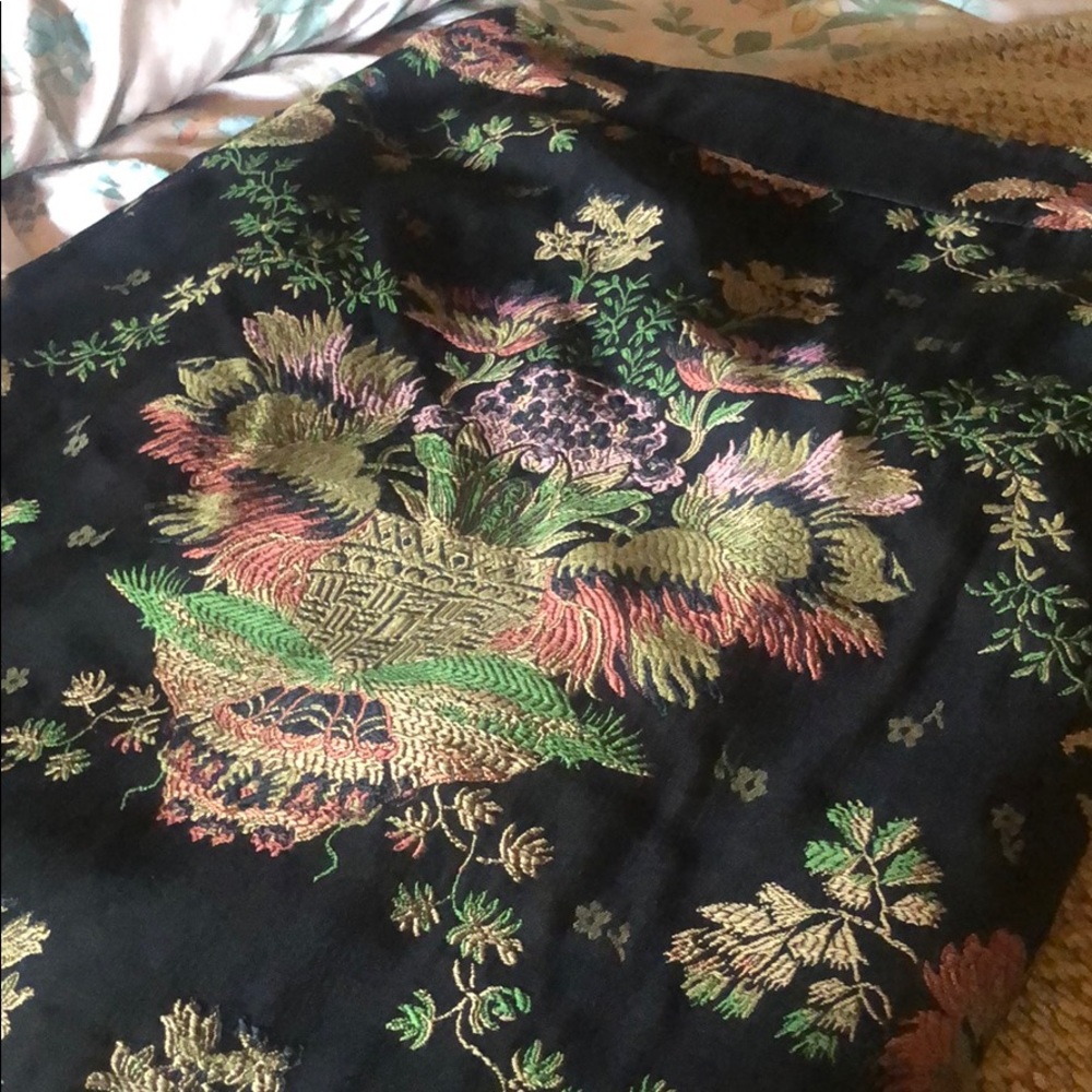 Embroidered skirt